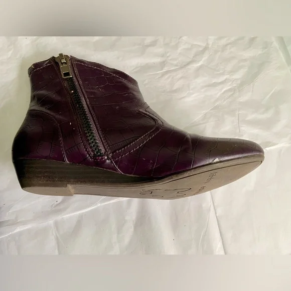 Libby Edelman Purple Croc-Embossed Ankle Boots - Picture 6 of 7